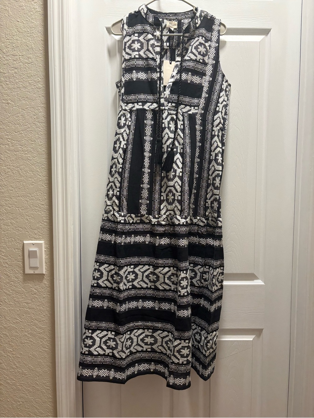 Elan Black & White Sleeveless embroidered Patterned Maxi Dress